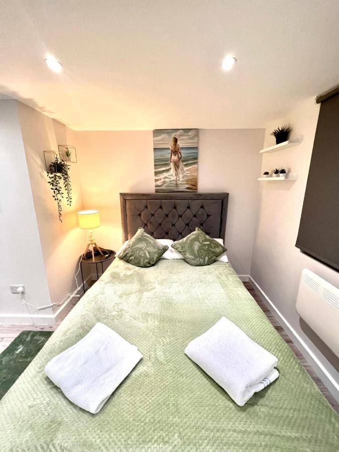 Golden Residences - Oakway Feltham Eksteriør billede