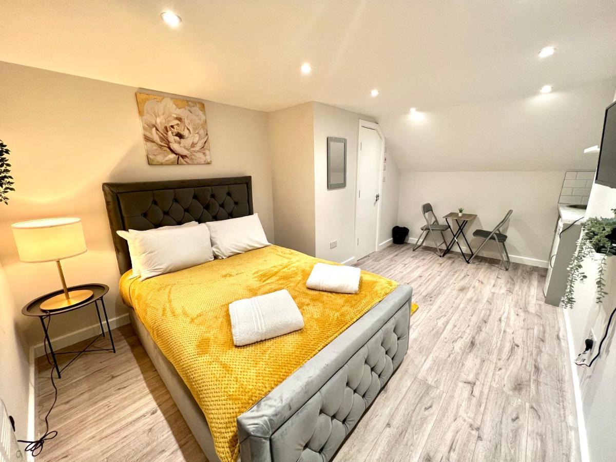 Golden Residences - Oakway Feltham Eksteriør billede