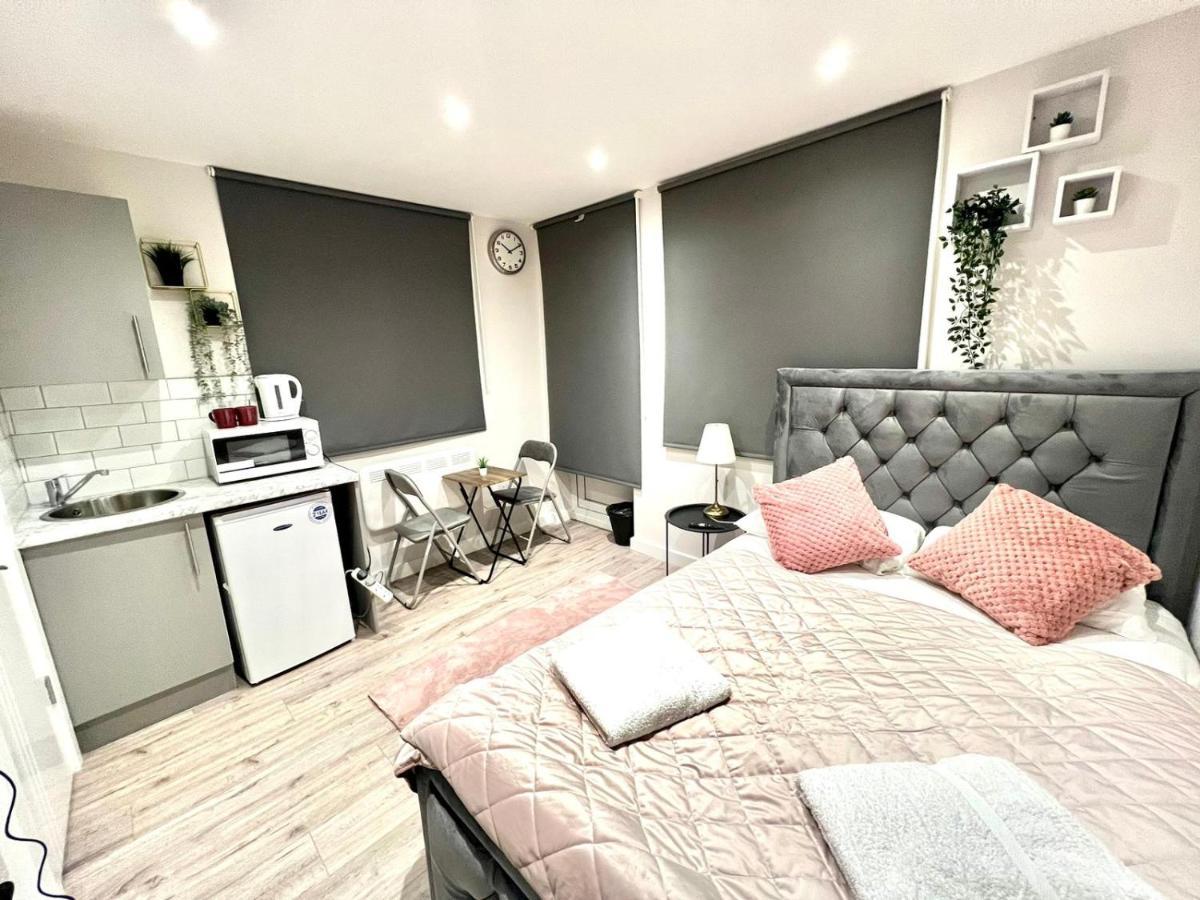 Golden Residences - Oakway Feltham Eksteriør billede