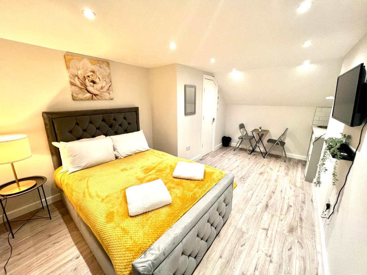 Golden Residences - Oakway Feltham Eksteriør billede