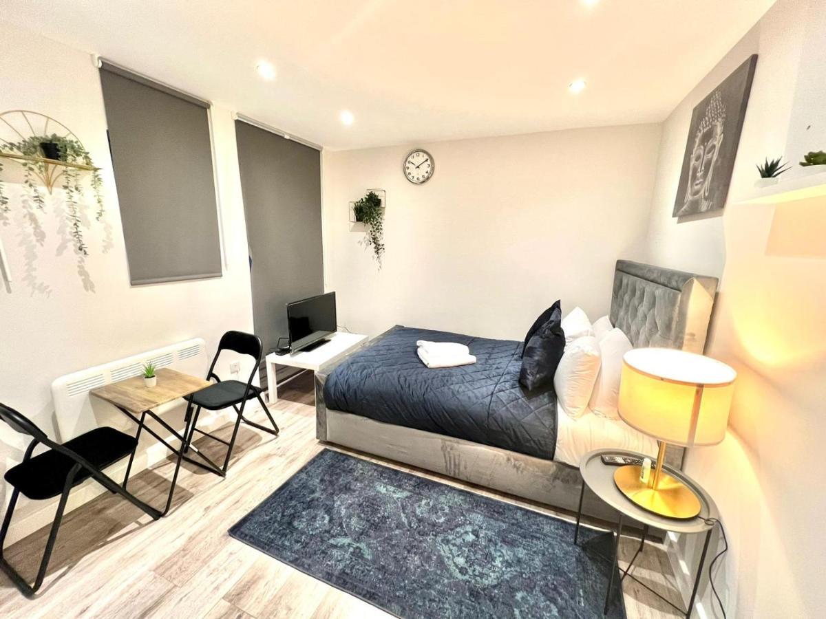 Golden Residences - Oakway Feltham Eksteriør billede