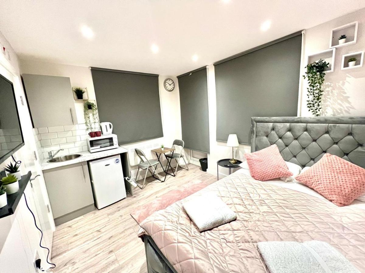 Golden Residences - Oakway Feltham Eksteriør billede
