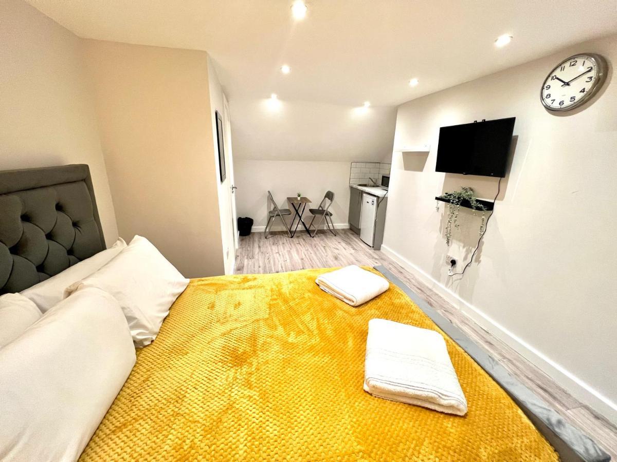 Golden Residences - Oakway Feltham Eksteriør billede