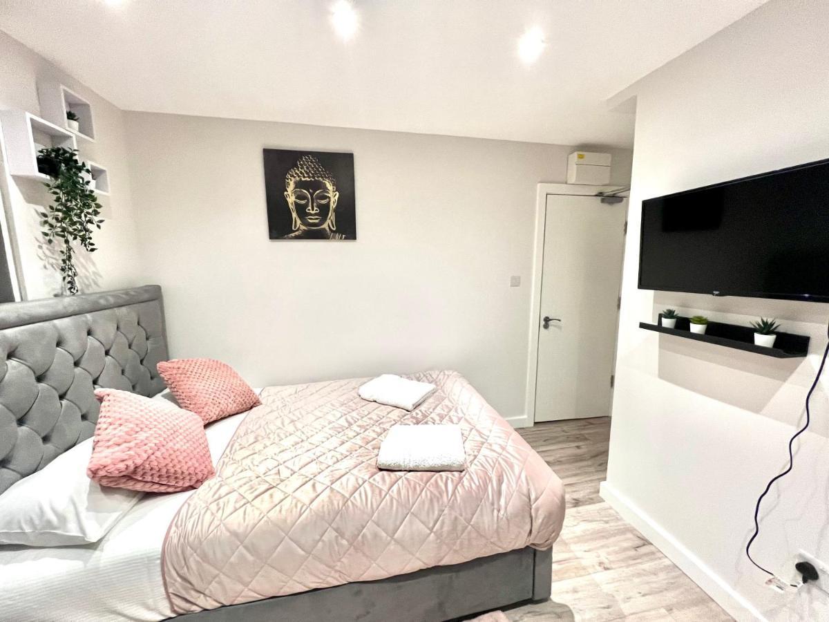 Golden Residences - Oakway Feltham Eksteriør billede