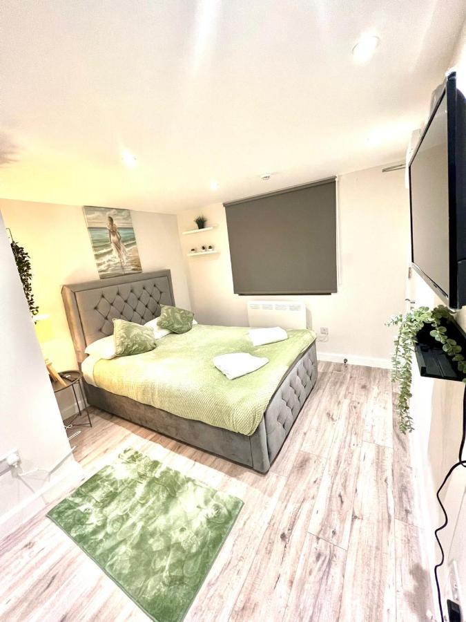 Golden Residences - Oakway Feltham Eksteriør billede