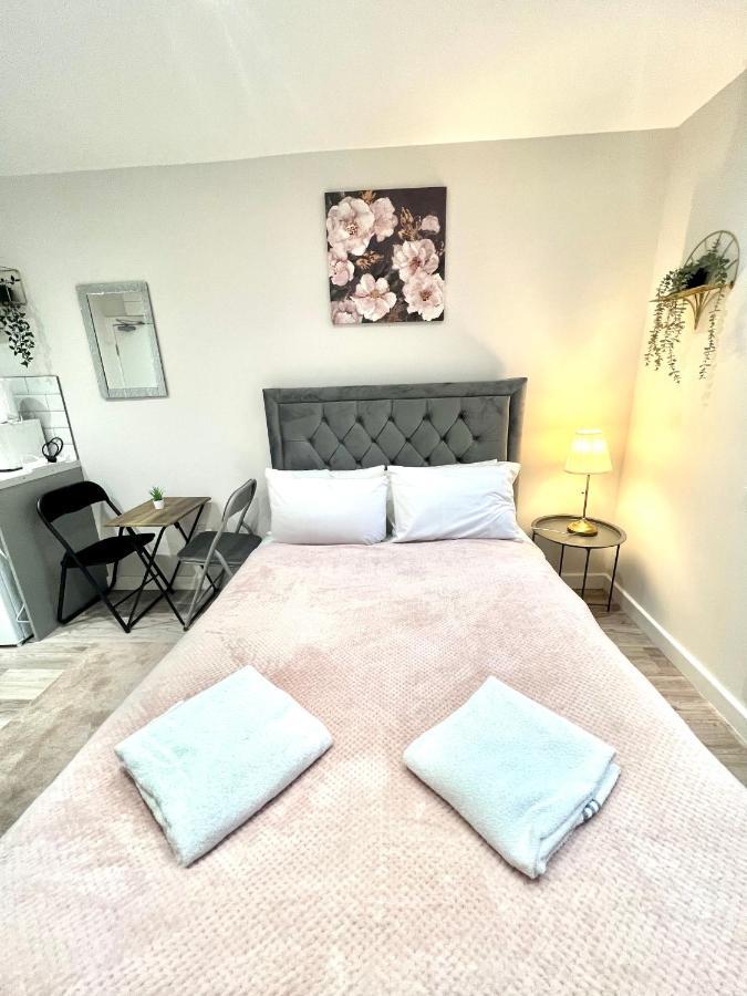 Golden Residences - Oakway Feltham Eksteriør billede